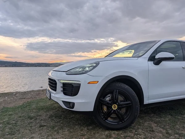 Porsche Cayenne 2018 — car rental Georgia